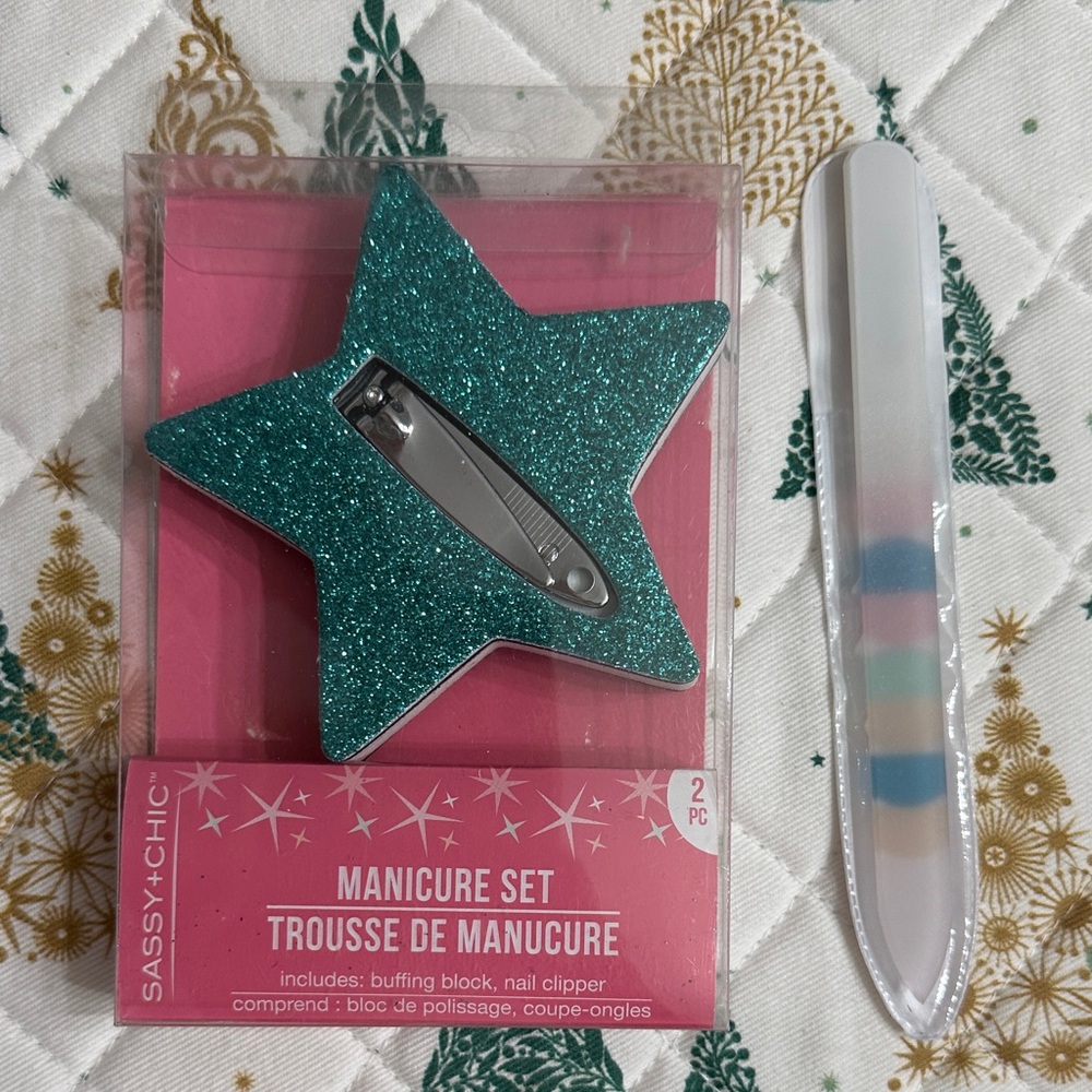 SASSY & CHIC 2Pc Manicure Set with Buffing Block and Glass Nail file NWT